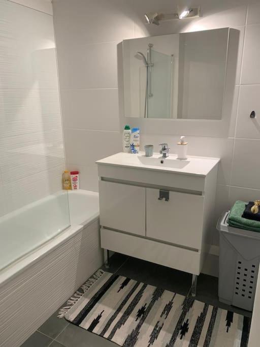 Appart T3 Vue Mer En Face Des Jo Marseilles Exterior foto